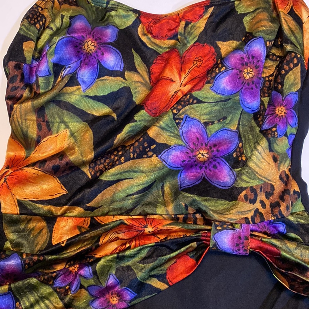 💜VGUC 14 One Piece Croft & Barrow Plus Size Swim Suit black floral gold orange - Picture 2 of 12